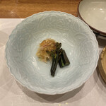 Tempura Miyashiro - 北海道の毛蟹と山形のワラビ 蟹酢のジュレ