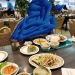 タイ国惣菜屋台料理 ゲウチャイ - 真ん中に置いてあるのがソムタムタイ。