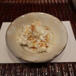 すし処 ひさ田 - イタリアン ブラッティーナ(モッツァレラ)の漬け、吉田牧場のハードチーズを削り掛けて