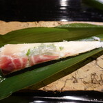 富小路 やま岸 - 鯛寿司のちまき、木の芽