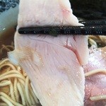 中華そば 四つ葉 - パサつき感の無い鶏チャーシューは良く合います。
