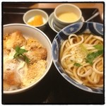 Mugi no Sato Sakuhei Ten - ひれカツ丼セット。
                      ファミリーにぴったり。
                      以外とうす塩で美味い。