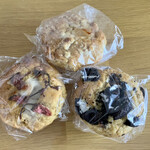 フフラ - 玉城町のイベントで購入、アップルパイ、クッキークリーム・桜＆しろあん