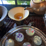 麓寿庵 - セットのお茶はおかわりできます