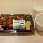 フレスタ - 炭火焼き鳥重 (税込)429円と無料の味噌汁 (2023.05.29)