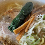 麺屋翔 - チャーシューと細メンマ、ほうれん草、ネギ