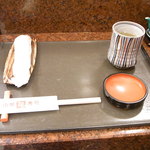 小柳寿司 - 折敷とお箸、箸置き、手塩皿は予めセット♪