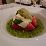 Bistro a vin DAIGAKU - バジルソルべとモッツァレラチーズのカプレーゼ