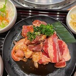 焼肉問屋くに家 - 【サービスランチ大盛り】
カルビ・せせり等３種類