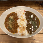 Curry Shop lee - 合がけ 1,000円 ((左)キーマカレー、(右)牛すじカレー)