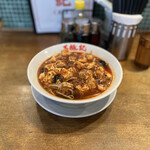 Wan Tsu Chi - 麻婆麺と小チャーハンセット 1,380円 (麻婆麺)