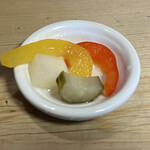 嬉嬉豚 とんかつ 「君に、揚げる。」(極) - 食べ放題のピクルス