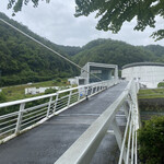 レストラン桂川 - 橋を渡るとプールと温泉
      