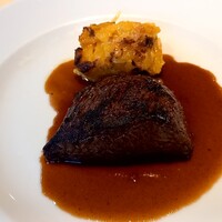 レストラン アルティザン（restaurant Artisan） - エゾ鹿のロースト　赤ワインソース