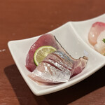 酒肴場 屯 - カツオ塩タタキ、どんちっちアジはこの価格からは想像出来ないボリューム