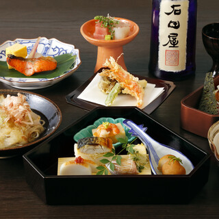 非常适合晚餐和娱乐。可以品尝时令日本料理“日本料理套餐”