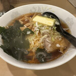 札幌本舗 - ■バター醤油ラーメン＋半炒飯¥1,040