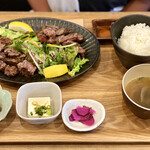 Teppan Nikushokudou Hibi - ミックスステーキランチ（プライム牛ロー1/3、サガリ肉）250g 