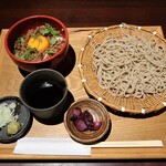 そばと天ぷら 石楽 - 鶏そぼろ丼と自家製二八そば　1,320円
