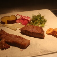 鉄板焼きすき焼きしゃぶしゃぶ いちふじ - 黒毛和牛フィレとサーロインの盛合せアップ