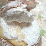 Backerei Lachen - シュークリーム内部！クリームタップリ！