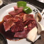 焼肉の和民 - メインの皿　ハラミ、ロース、ピーマン、きのこ