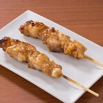 Chicken thigh skewers (2 skewers)