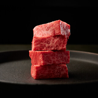 Three types of all-you-can-drink course where you can enjoy luxuriously thick-sliced meat.