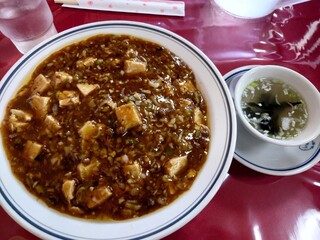 中華料理四川 - マーボー丼(辛さ控えめ) 950円(税込)。