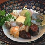 おぐら - 玉手箱の様な一口サイズの料理が並んでいる。