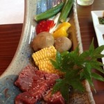 おぐら - 和牛のヒレ肉と野菜たち、これで２人前。