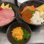 Marukita - 中トロ･まぐろ丼、えんがわ･いくら･サーモン丼、うにトッピング