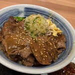 焼きたてのかるび 岡崎北店 - ねぎ塩牛タン丼(肉増し)