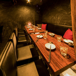 Private room seating for 2 people ~ OK! Smoking is allowed in private rooms!