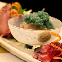鮨 難波 - 左から氷見の寒ブリ、トヤマエビ、迷いガツオ。 すべて富山湾産。 漁師、漁場、市場、仲買、鮨屋。 ワンストップで完結できる富山、恐るべし。