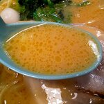 横浜家系ラーメン 福まし家 - 醤油豚骨スープ