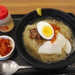 karubidontosuntoufusemmontenkandon - 韓国冷麺＋キムチ