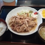 焼肉カルビ１ばん - メガ盛り生姜焼き定食700円