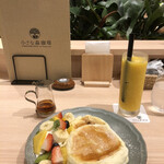 Chiisana Mori Kohi - フルーツ✖️生クリームパンケーキとオレンジスムージー