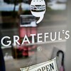 GRATEFUL'S - 本店は神戸の須磨海岸沿いに有る人気店。入り口の写真を撮ると、海が映り込んでいます。