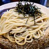 Menya Aoyama - つけ麺 こってり 大盛
                太く艷やかなルックス、モッチリ＆強いコシ期待するも
                食べ進めると!?腰が強いを遥かに通り越して硬い‼
                茹でが足りず、水分量が明らかに少ない状態を、
                水で〆た感じがします⤵