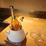 さじこよみ - リンゴのスパークリングワイン