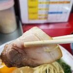 長浜ラーメン 味のまんぷく - チャーシューは、ほどよく脂身があり❗