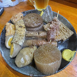 Teishu - おでんの具材は、「たまご、じゃがいも、大根、ちくわ、すじ、ごぼうてん、焼き豆腐、こんにゃく、がんも、平てん、絹あげ、れんこん棒」と全種類。