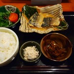 日本酒とワイン ヒカリ - さばの味噌煮定食 780円、ご飯の大盛り無料、ご飯と汁ものおかわりは100円になります
