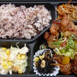 Delish Lunch - 鶏の唐揚げBENTO（十六穀米