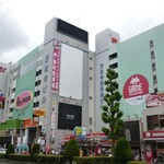 天むす千寿 - お店の道路向こう