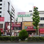 天むす千寿 - お店の道路向こう