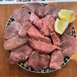 焼肉ホルモン大衆酒場 真 肉焼屋 - 