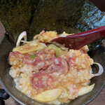 麺屋 和とわ - 馬肉ネギトロ丼を混ぜたところ